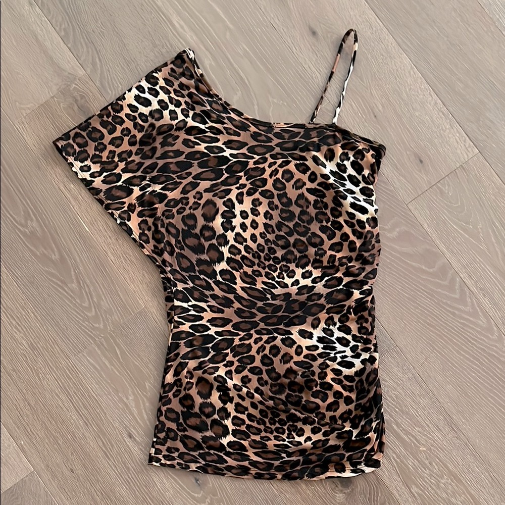 Rhapsody leopard one sleeve blouse. Size:XL. Gently Used.